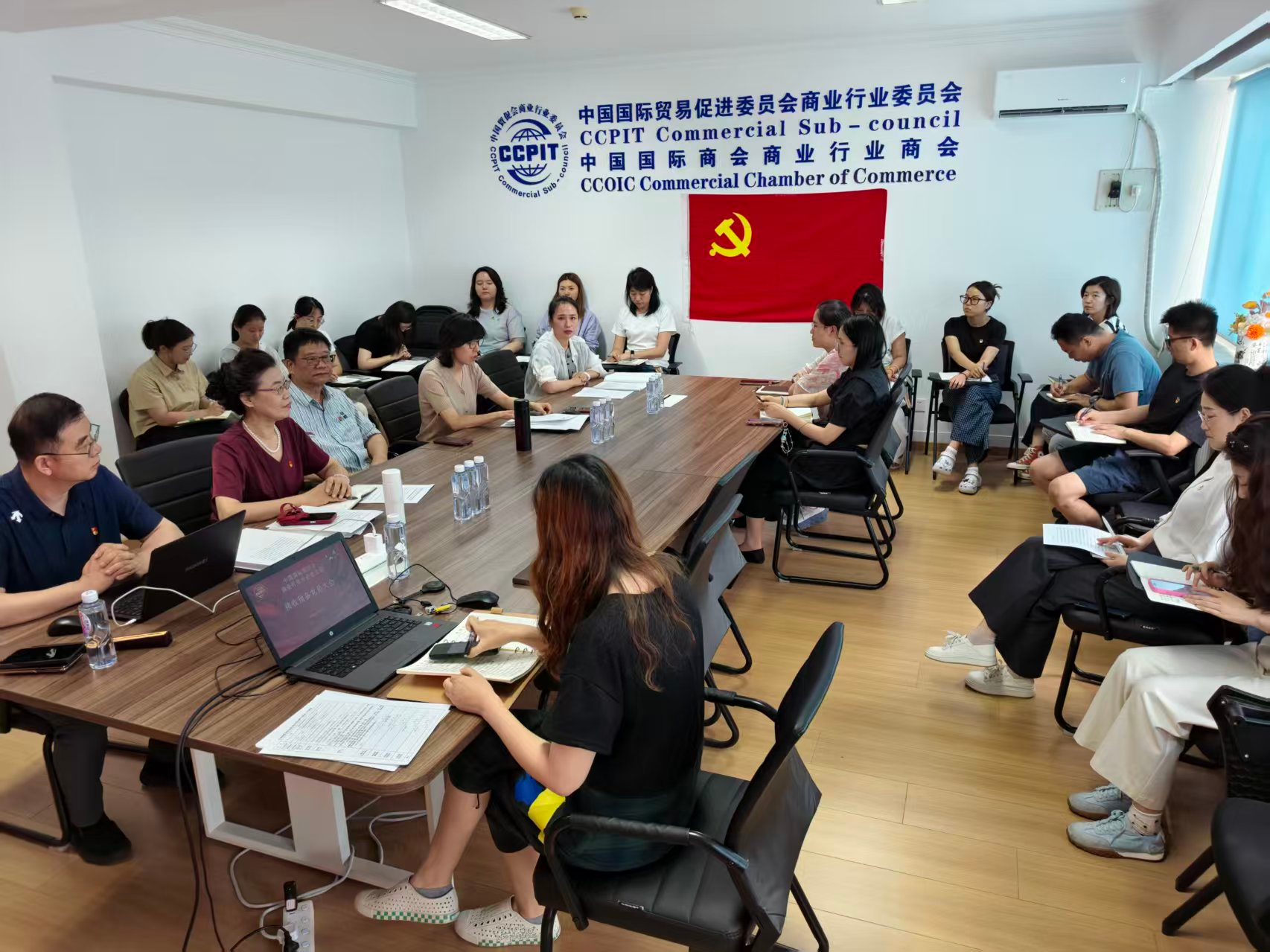 商业贸促会党支部召开接收预备党员大会